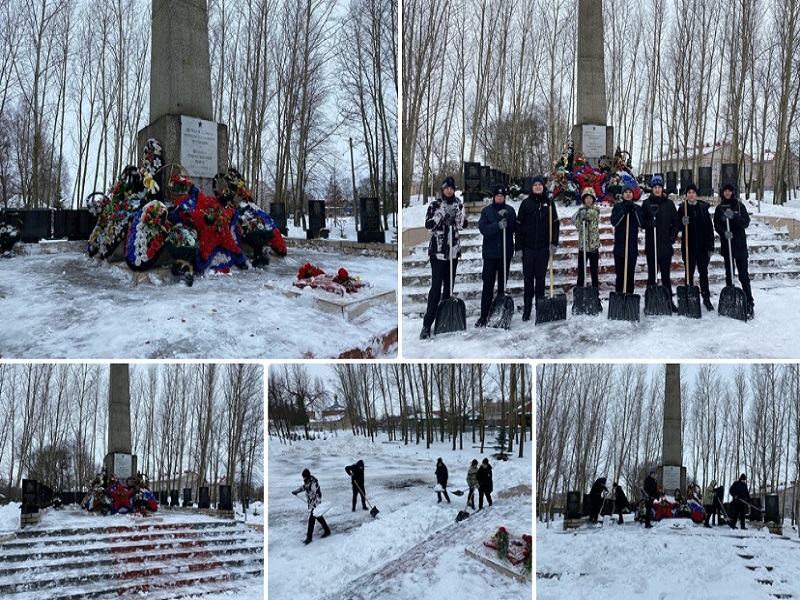 Волонтеры МОУ Сараевская СОШ привели в порядок территорию памятника в Центральном парке поселка Сараи.